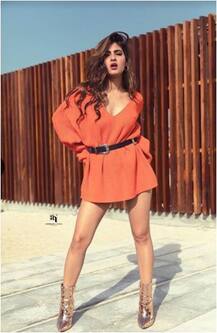 इंटरनेट की दुनिया में इन तस्वीरों से सनसनी मचाती हैं करिश्मा शर्मा