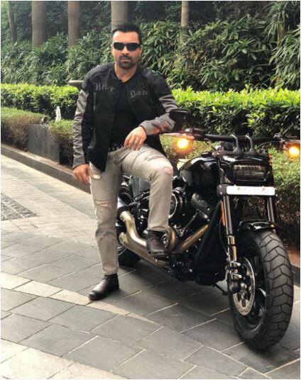 बता दें कि एजाज खान बॉलीवुड की 'लकीर के फकीर' और 'अल्लाह के बंदे' जैसी फिल्मों में काम कर चुके हैं.