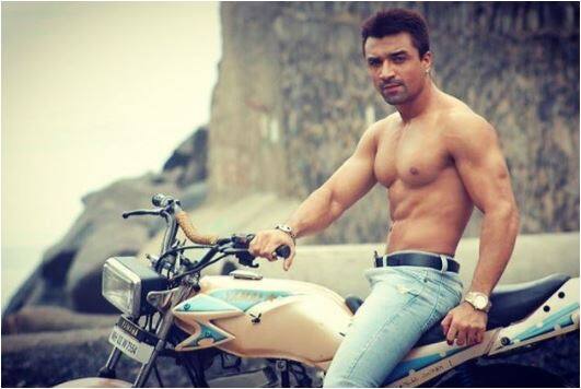 कम ही लोग जानते हैं कि एजाज खान गुजरात के हैदराबाद से ताल्लुक रखते हैं. 