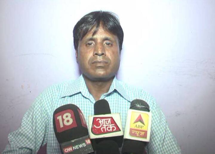  जेल से रिहा होते वक्त सलमान ने महेश को अपनी टीशर्ट दी थी और महेश ने अपना सैंडो बनियान सलमान को दिया था जिसे पहनकर ही वो जेल से बाहर निकले थे. उस वक़्त सलमान ने महेश से सजा पूरी होने के बाद मिलने को कहा था महेश ने अपनी सजा पूरी करने के बाद सलमान से मिलने के लिए मुंबई का रुख भी किया लेकिन सलमान से उनकी मुलाकात आज तक नहीं हो पाई. महेश जेल जाने से पहले दिल्ली में सब्जी का कारोबार करता था. सलमान खान को सजा सुनाए जाने से महेश उदास है और जेल में सलमान के साथ गुज़ारे गए वक़्त को याद कर रहा है.