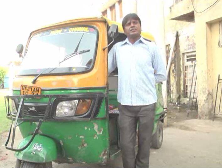 मुरादाबाद के कोतवाली थाना क्षेत्र स्थित सैनी बस्ती में रहने वाला महेश ऑटो चलाकर अपना जीवन यापन कर रहा है. 2006 में महेश हत्या के एक मामले में जोधपुर जेल में सजा काट रहा था. उसी दौरान जेल में महेश की मुलाकात बॉलीवुड के सुल्तान सलमान खान से हुई. फ़िल्म हम साथ-साथ हैं की शूटिंग के दौरान सलमान और उनके को स्टार पर काले हिरण के शिकार का आरोप लगा था. शिकार के इस मामले में स्थानीय अदालत ने सलमान को न्यायिक अभिरक्षा में जोधपुर जेल भेजा था. सलमान को जेल में कैदी नम्बर 210 दिया गया था और जिस बैरक में सलमान को रखा गया था उसके ओपन सीओ की जिम्मेदारी महेश को दी गई थी. जेल में 72 घंटे रहने के बाद सलमान जमानत पर रिहा हो गए लेकिन महेश के लिए आज भी वो 72 घंटे सबसे यादगार हैं.