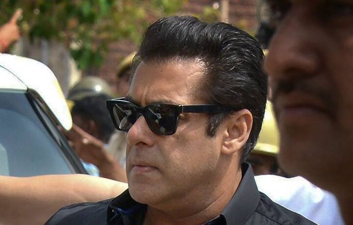  सलमान को जेल में महेश ने अपने हाथ से बना खाना खिलाया था जिसकी सलमान ने तारीफ भी की थी. महेश का दावा है कि सलमान को जोधपुर के स्थानीय लोगों की साजिश का शिकार होना पड़ा है. सलमान को बेकसूर कह रहा महेश जल्द ही सलमान खान के जीवन पर बनने वाली फिल्म में भी अभिनय कर रहा है. महेश के मुताबिक सलमान खान को जिस तरह एक घमंडी फिल्मस्टार के तौर पर प्रचारित किया जाता है ऐसे वह नहीं हैं. महेश के मुताबिक़ जेल में बुजुर्ग कैदियों की हालत देखकर सलमान के आंसू भी नकल आए थे.