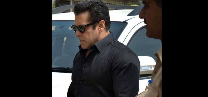 सलमान के लाखों फैंस की निगाहें जोधपुर की अदालत पर लगी हैं. सुबह 10.30 बजे जमानत अर्जी पर सुनवाई हो सकती है. सलमान को पांच साल की जेल और 10 हजार का जुर्माना लगाया गया है.