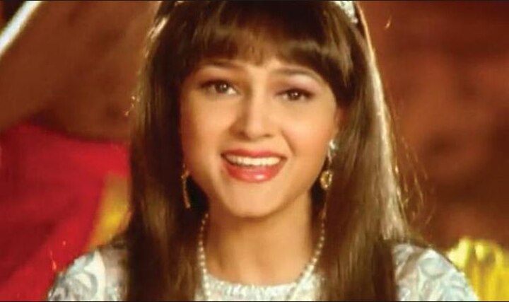 90 के दशक में अलीशा चिनॉय ने दो गिफ्ट दिए थे. उनमें से एक थे मिलिंद सोमन जो 50 सावन देखने के बाद भी हैंडसम लगते हैं और दूसरा गिफ्ट है उनका मशहूर गाना 'मेड इन इंडिया' जिसने उस दौर सारे रिकॉर्ड्स ब्रेक कर डाले. इस गाने की लोकप्रियता आज भी ऐसी है जो लोगों को थिरकने पर मजबूर कर देती है.