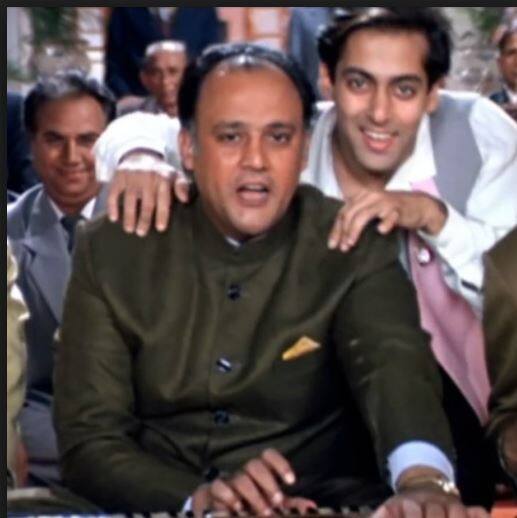 'हम साथ साथ हैं' में सलमान के पिता का किरदार निभाने वाले आलोक नाथ ने कहा कि यह 'त्रासद' है कि सलमान को दोषी ठहराए जाने का यह फैसला बीस साल बाद आया है. उन्हें सजा मिलना फिल्म उद्योग के लिए दुखद खबर है. उन्होंने कहा, 