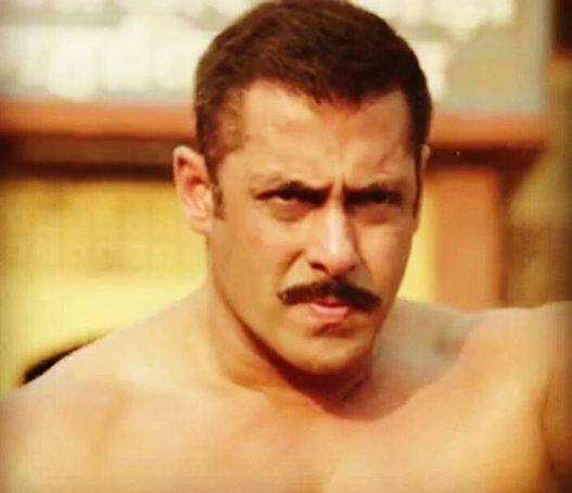 काला हिरण शिकार केस में बॉलीवुड के सुपरस्टापर सलमान खान को 5 साल की सजा हुई है. सलमान खान जोधपुर की जेल में हैं और कल तक उनकी जमानत का फैसला सुरक्षित कर लिया गया है. सलमान खान जेल में अभी तक अपने ही कपड़े पहन रहे हैं क्योंकि जेल में उनके साइज के कपडे मौजूद नहीं है. उनके लिए नए कपड़े सिलवाएं जा रहे हैं. कल रातभर सलमान खान जेल में स्ट्रेस के कारण सो नहीं पाए. आज उठकर उन्होंने कसरत भी नहीं की. आज हम आपको बता रहे हैं सामान्य दिनों में सलमान खान का वर्कआउट और डायट प्लान क्या रहता था. 