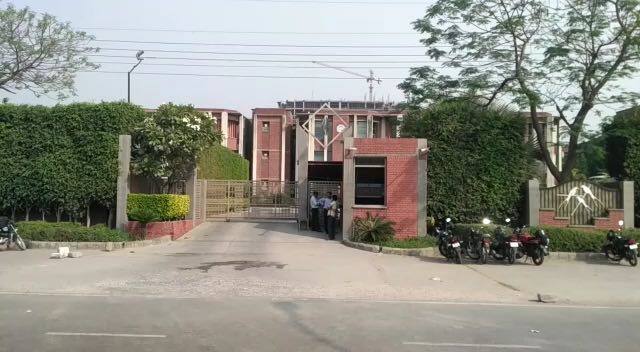 नोएडा: बच्चों की सेहत से खिलवाड़ करने वाले 'स्टेप बाई स्टेप' स्कूल पर FIR FIR against Step by Step School in Noida as students fall ill नोएडा: बच्चों की सेहत से खिलवाड़ करने वाले 'स्टेप बाई स्टेप' स्कूल पर FIR