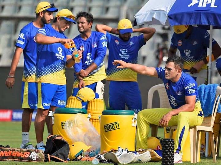 चेन्नई और रॉयल्स पर स्पॉट फिक्संग का दाग लगा था लेकिन वापसी के बाद उनके समर्थकों का उत्साह ज़रा भी कम नहीं हुआ है. उन्होंने धोनी को पीली जर्सी में देखने के लिये इंतजार किया और इसकी बानगी चेपाक पर प्रैक्टिस मैच के दौरान देखने को मिली जब बड़ी संख्या में दर्शक उमड़े.