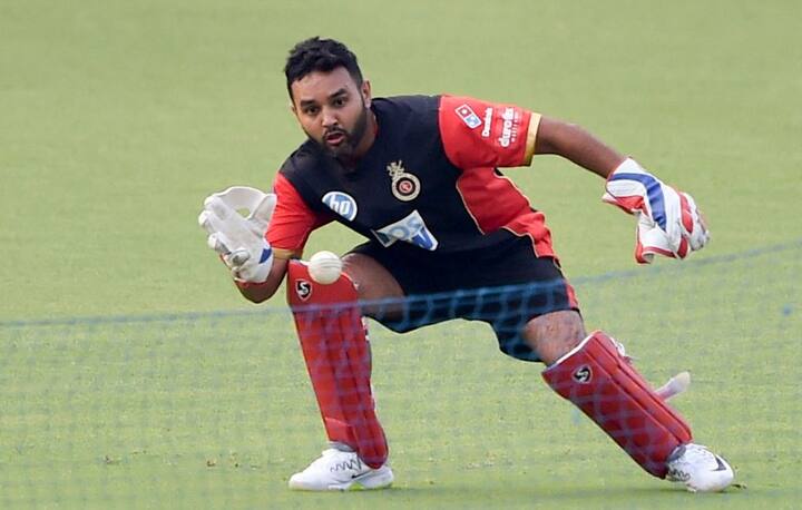 इस तस्वीर में आप आरसीबी के पार्थिव पटेल को प्रैक्टिस करते देख सकते हैं.