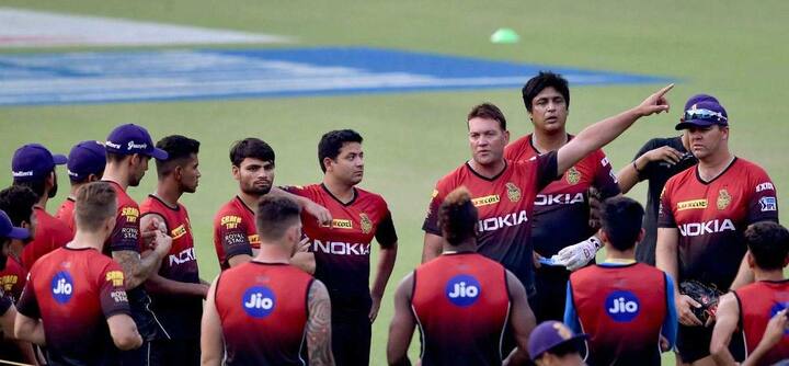 शाहरुख ख़ान की टीम कोलकाता नाइट राइडर्स को आप इसके कोच जैक कैलिस के साथ देख सकते हैं.