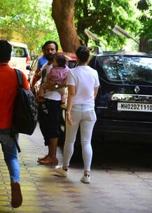 बेटे तैमूर को लेकर स्कूल पहुंचे सैफ अली खान और करीना कपूर, देखें तस्वीरें