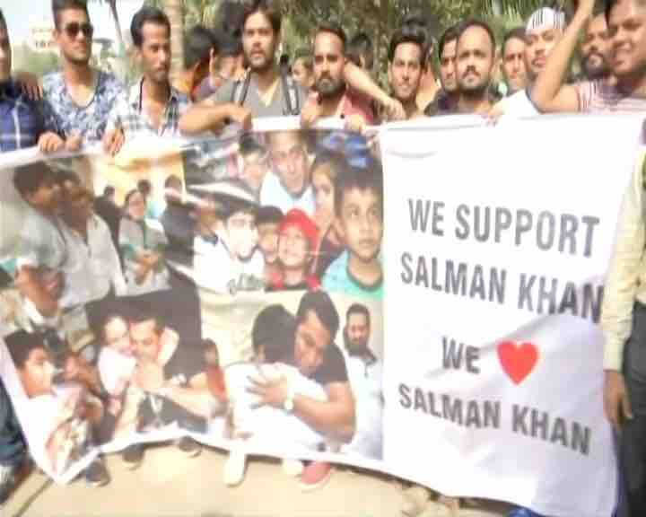 अब इस मामले में अगली सुनवाई सात मई को होगी. कोर्ट ने कहा है कि इस दिन सलमान खान को कोर्ट के सामने पेश होना होगा.