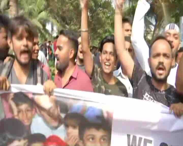 सलमान खान के वकील महेश बोड़ा ने मीडिया को बताया कि जज ने कहा 'बेल ग्रांटेड'.  कोर्ट ने कहा है कि सलमान खान को सात मई को कोर्ट में आना होगा. साथ ही कोर्ट ने कहा है कि उनको देश छोड़ने से पहले कोर्ट की इजाजत लेनी होगी.