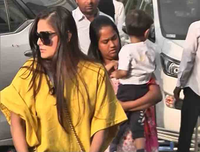 सलमान को लेने एयरपोर्ट पर उनकी बहन अलवीरा और अर्पिता भी आई हई थीं.