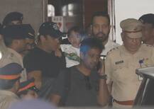 भाईजान सलमान खान को मुंबई लेकर पहुंचे बॉडीगार्ड शेरा, देखें एयरपोर्ट की तस्वीरें