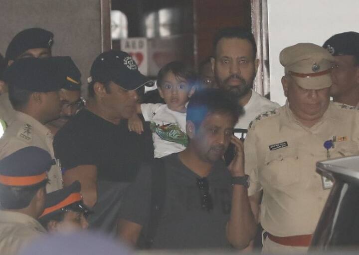 इस दौरान सबसे खास बात ये रही कि सलमान जोधपुर से जिन कपड़ों में निकले थे वो मुंबई भी उन्हीं कपड़ों में पहुंचे.  फोटो  - मानव मंगलानी 