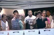 घर पहुंचते ही पूरे परिवार के साथ फैंस का शुक्रिया अदा करने बालकनी पर आए सलमान खान, देखें तस्वीरें