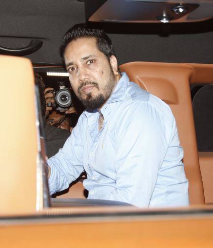 सभी के चेहरों पर सलमान के जेल से बाहर आने की खुशी साफ झलक रही है. (तस्वीर: मानव मंगलानी)