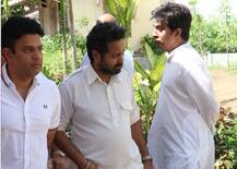 फिल्मकार निखिल आडवाणी की मां का निधन, सांत्वना देने पहुंचे अभिषेक बच्चन सहित कई सितारे