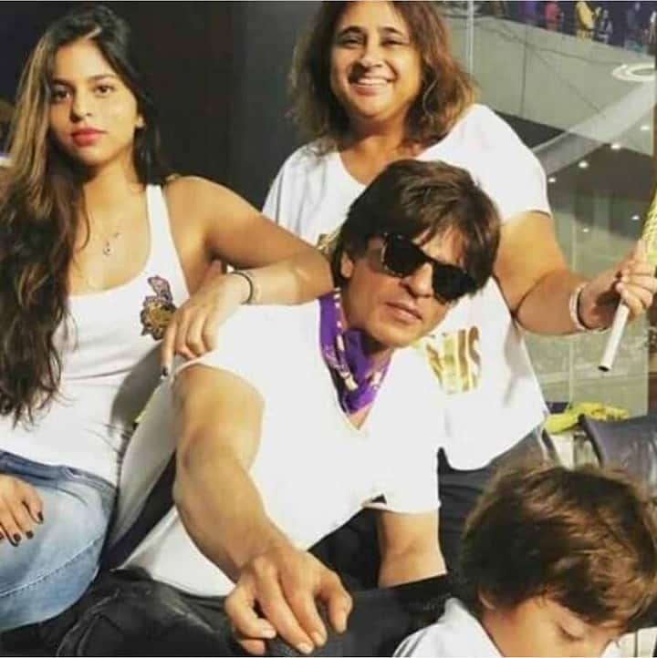 बता दें कि शाहरूख खान कल मैच शुरू होने से एक घंटे पहले ही मैदान में पहुंच गए थे.