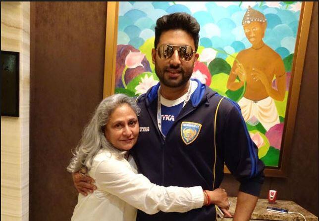 अभिषेक बच्चन ने मां जया बच्चन को दी जन्मदिन की शुभकामनाएं Abhishek Bachchan wishes mom Jaya Bachchan on her 70th birthday अभिषेक बच्चन ने मां जया बच्चन को दी जन्मदिन की शुभकामनाएं
