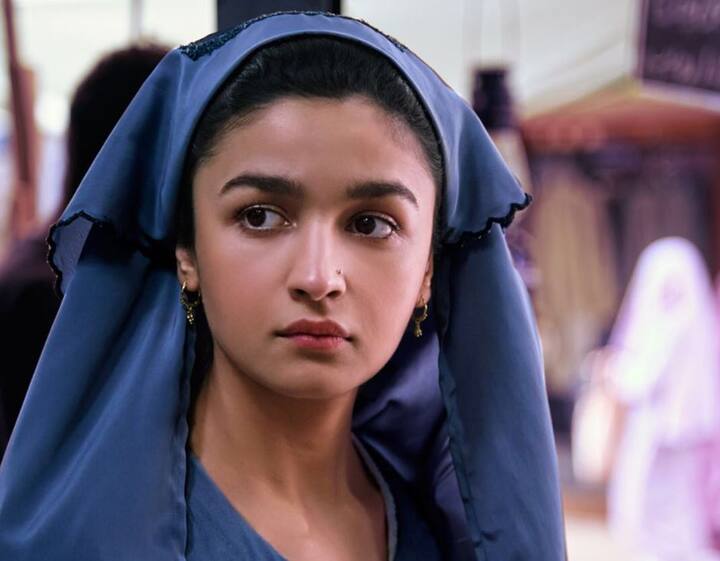 बता दें कि फिल्म लेखक हरिंदर सिक्का के उपन्यास 'कॉलिंग सहमत' पर आधारित है जो कश्मीरी लड़की की एक रियल लाइफ स्टोरी पर बनी है. फिल्म का ट्रेलर 10 अप्रैल को रिलीज किया जाएगा. सभी तस्वीरें - INSTAGRAM @aliaabhatt 