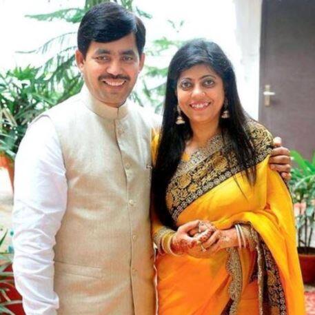 इन हस्तियों के अलावा राजनीति में भी कई ऐसे चेहरे हैं जिन्होंने इंटर-रिलिजन शादी की और आज एक दूसरे से काफी खुश हैं. इन नामों में बीजेपी नेता शहनवाज हुसैन शामिल हैं जिन्होंने अपनी दुल्हन को एक हिंदू घराने में ढूंढा. शहनवाज हुसैन ने 11 साल पहले रेनू शर्मा के साथ शादी की थी.