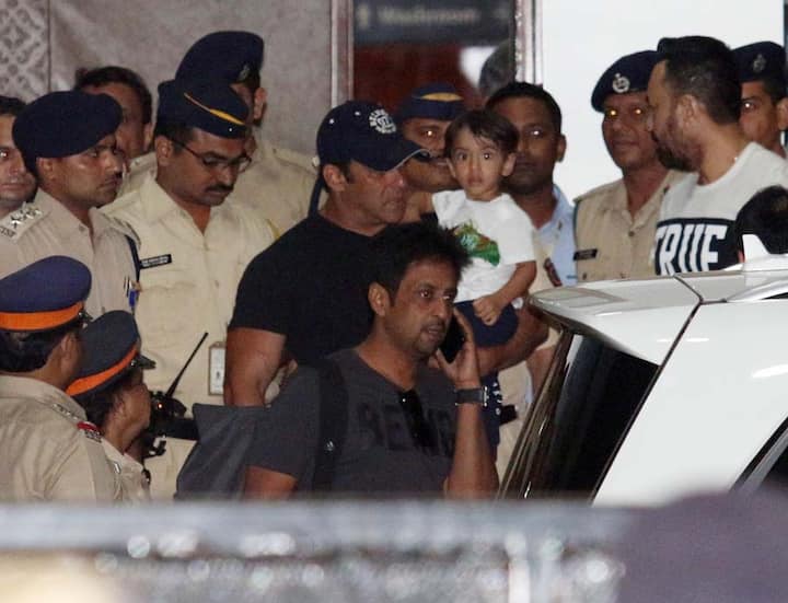 बीस साल पुराने मामले में जोधपुर की अदालत ने 52 वर्षीय इन अभिनेता को पांच अप्रैल को पांच साल की कैद की सजा सुनायी थी. उन्होंने जोधपुर जेल में दो रातें गुजारीं और पिछले हफ्ते शनिवार को उन्हें जमानत मिली.