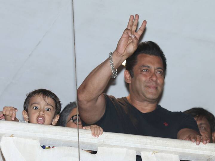 जब सलमान जेल से रिहा होकर घर  पहुंचे तो उन्होंने कुछ इस अंदाज में फैंस को थैंक्यू कहा.