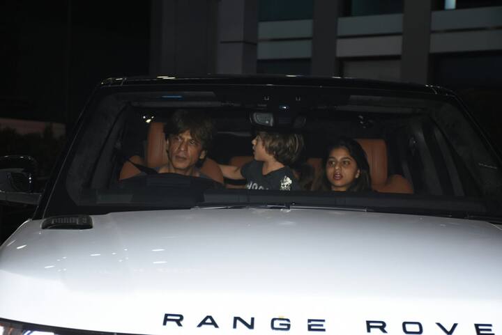  इस दौरान पांच साल के अबराम बड़ी बहन सुहाना के साथ कोलकाता की बेंगलोर के खिलाफ चार विकेट से जीत के गवाह बने थे. कोलकाता ने 177 रनों का पीछा करते हुए सुनील नरेन की 19 गेंदों में खेली गई 50 रनों की तूफानी पारी के दम पर बेंगलोर को मात दी. (Photo: Manav Mangalani)