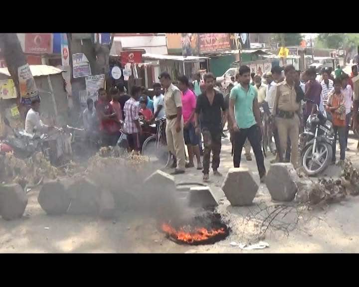 इनके साथ ही दरभंगा में बंद का असर देखने को मिला जिसका असर सड़क ही नहीं नेशनल हाईवे पर भी दिखा. इन जगहों पर भी आगजनी की कई सारी घटना हुई.