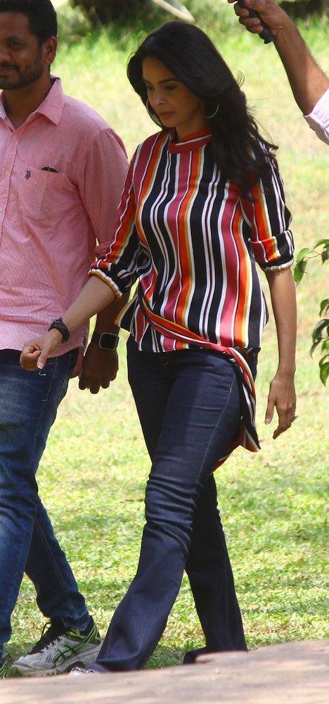 फिर उन्होंने मिरांडा हाउस से डिग्री प्राप्त की.