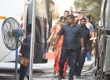 Photos:  ZERO के सेट से लीक हुआ कैटरीना कैफ का ये लुक, लाल साड़ी में लगी गजब की खूबसूरत