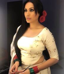 राजनीति में आने की मंशा रखने वाली इस टीवी एक्ट्रेस ने पूल में दिखाया अपनी बोल्डनेस का जलवा