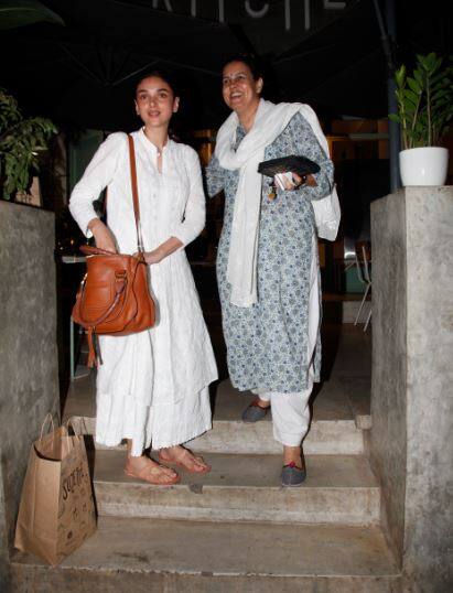 अदिति हैदराबाद के रॉयल फैमिली से आती हैं. उन्होंने अपने फिल्मी करियर की शुरुआत साल 2007 में तमिल फिल्म ‘श्रींगारम’ से की.