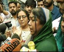 उन्नाव गैंगरेप कांड: आरोपी बीजेपी विधायक की पत्नी ने पीड़ित परिवार को बताया झूठा