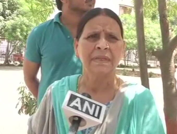 Bihar: Rabri Devi attacks Nitish Kumar as security revoked मेरे परिवार के साथ होने वाली किसी भी अप्रिय घटना के लिए नीतीश कुमार होंगे जिम्मेदार: राबड़ी देवी