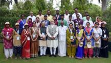 मुद्रा योजना के 100 लाभार्थियों से पीएम मोदी ने आवास पर की मुलाकात