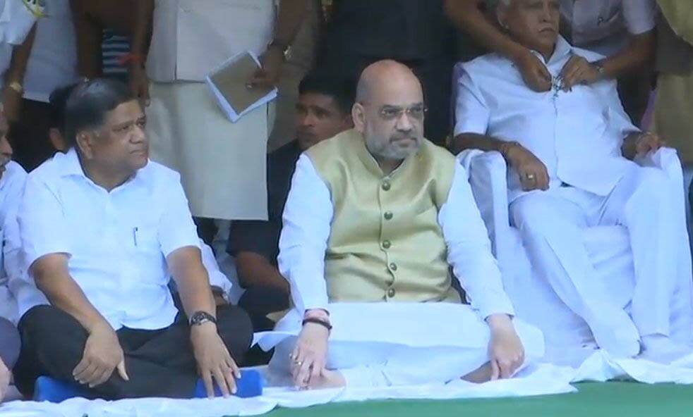 आज मोदी सरकार का उपवास, कांग्रेस ने कहा- बेटियों पर हमला है, उपवास तुम्हारा जुमला है