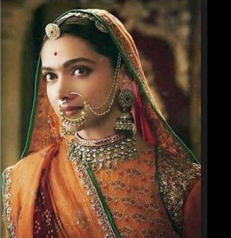 आपको बता दें, इससे पहले भी दीपिका पादुकोण का फिल्म 'बाजीराव मस्तानी' में मस्तानी लुक काफी पॉपुलर हुआ था. 