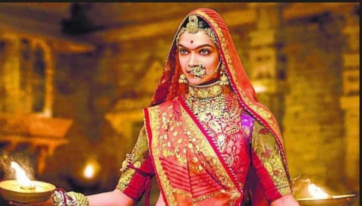 दरअसल, वेडिंग सीजन के मौके पर दीपिका का यही लुक काफी हिट है. 