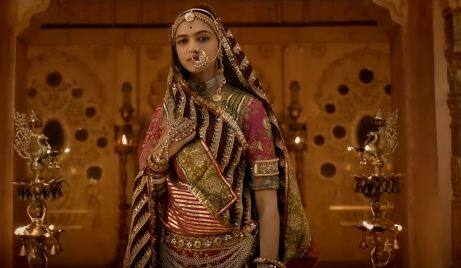 फैशन इंडस्ट्री से जुड़े सूत्रों के मुताबिक, शादियों में दीपिका के पद्मावत लुक की खासी मांग है. 