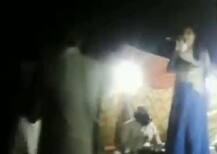 VIDEO: पाक में प्रेग्नेंट सिंगर को लाइव शो में मारी गोली, फरमाइश पर गाना गाने से किया था इनकार