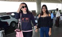 बेटी समायरा के साथ एयरपोर्ट पर नज़र आईं करिश्मा, दोनों ने मुस्कुराते हुए दिया पोज