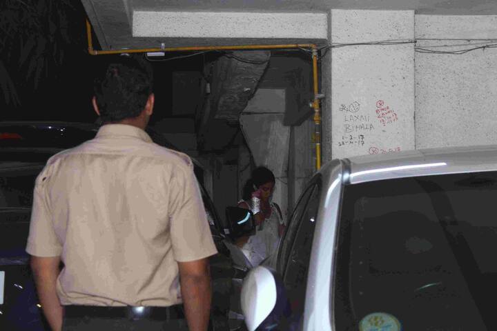  श्रीदेवी की मौत के बाद से ही अर्जुन कपूर औऱ जाह्नवी, खुशी के रिश्ते बेहतर होना शुरू हुए हैं.