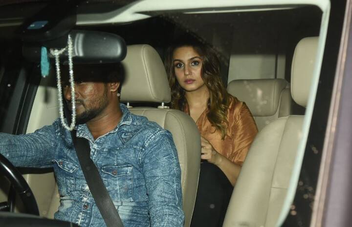 अभिनेत्री हुमा कुरैशी भी ‘अक्टूबर’ की स्पेशल स्क्रीनिंग में शामिल हुईं.