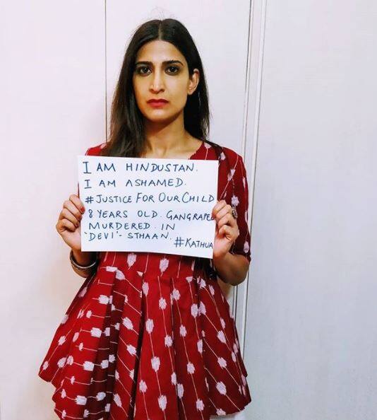 वहीं 'मैं हिन्दुस्तान हूं, मैं शर्मिंदा हूं’के स्लोगन के साथ फिल्म 'लिपस्टिक अंडर माई बुर्का' की कलाकार आहाना कुमरा ने भी कठुआ की घटना को लेकर अपनी प्रतिक्रिया दी है. उनकी ये तस्वीर देख कर आप अंदाजा लगा सकते हैं कि फिल्मी जगत भी इस घटना के दर्द से अछूत नहीं रह गया है.