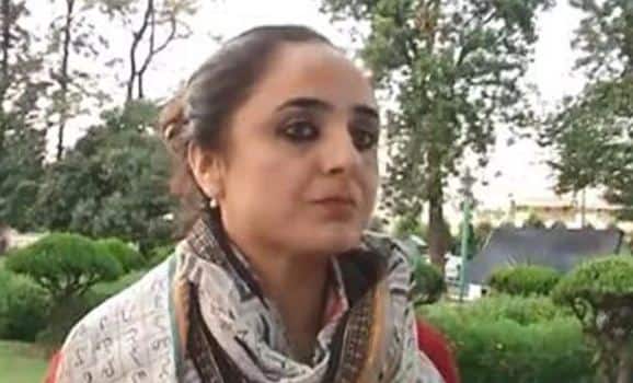 कठुआ गैंगरेप: धमकियों से परेशान वकील ने कहा, केस की सुनवाई दूसरे राज्य में ट्रांसफर के लिए SC जाएंगे Kathua rape case Lawyer Facing Threats From Jammu Bar wants case transferred to other State कठुआ गैंगरेप: धमकियों से परेशान वकील ने कहा, केस की सुनवाई दूसरे राज्य में ट्रांसफर के लिए SC जाएंगे