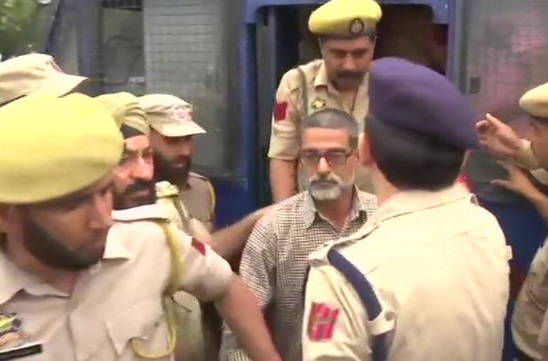 कठुआ रेप केस: कोर्ट ने सभी आरोपियों को चार्जशीट की कॉपी देने के लिए कहा, अब 28 अप्रैल को होगी सुनवाई Kathua rape and murder case Live Updates in Hindi Trial begins victim's lawyer said she fears raped or murdered कठुआ रेप केस: कोर्ट ने सभी आरोपियों को चार्जशीट की कॉपी देने के लिए कहा, अब 28 अप्रैल को होगी सुनवाई