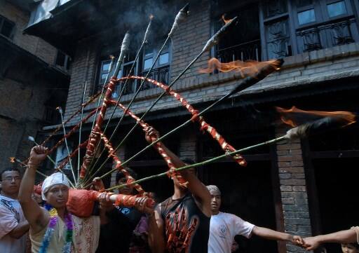 File Photo: बताते चलें कि इस परंपरा के तहत गांव वाले अपने गांवों के चारों प्रवेश दरवाज़ों को अदृश्य दीवार से बंद कर देते हैं और फिर अंदर घुसने की कोशिश करने वाली बुरी आत्मा एक दरवाज़े में फंस जाती है.